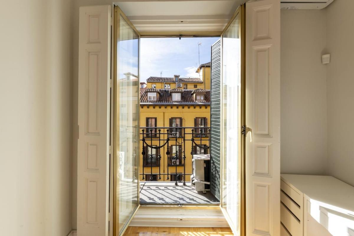 Cozy With Balconies In The Center Of Temporal Tol25 Madrid